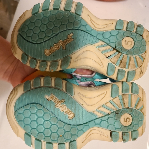 Oshkosh kids sandles - Picture 3 of 3